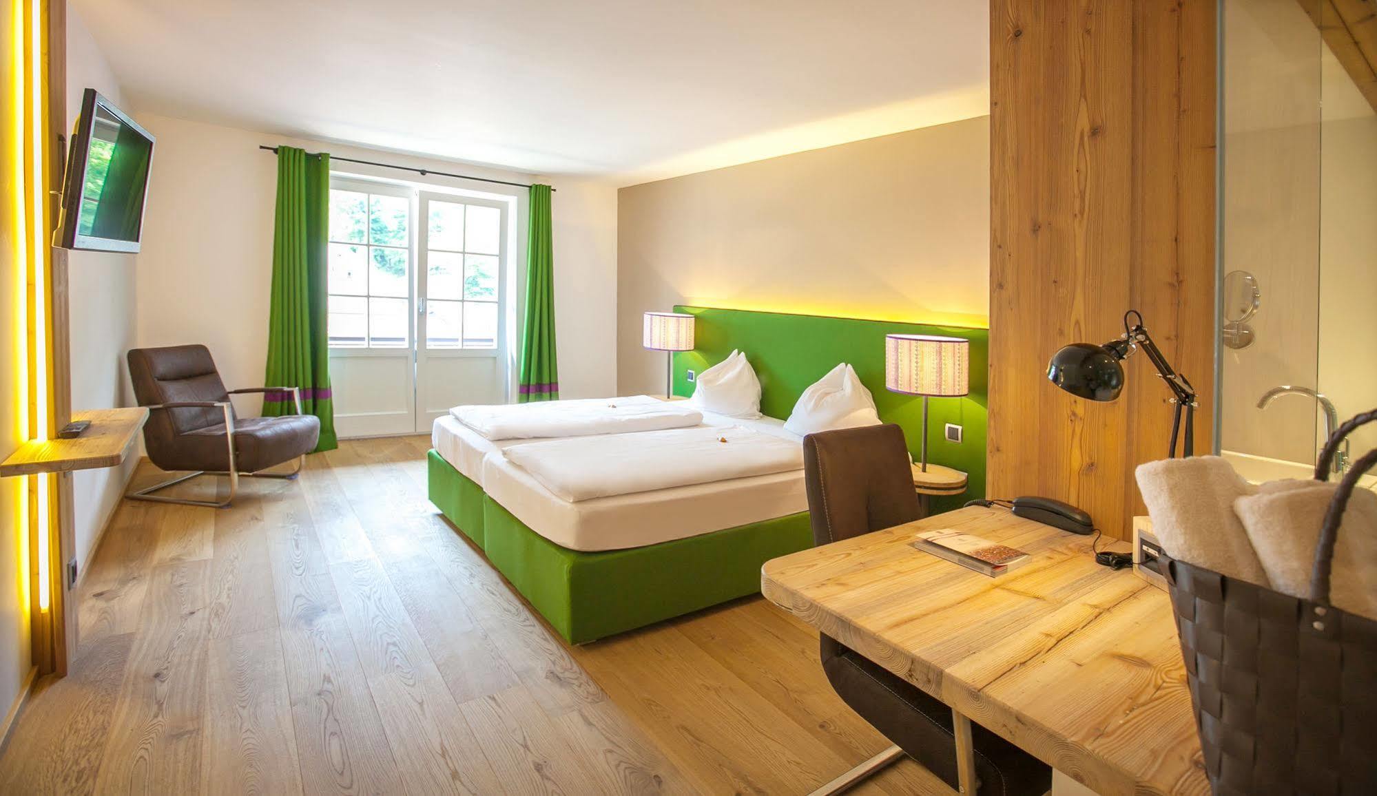 Hotel Gasthof Zur Post Sankt Gilgen Exterior foto